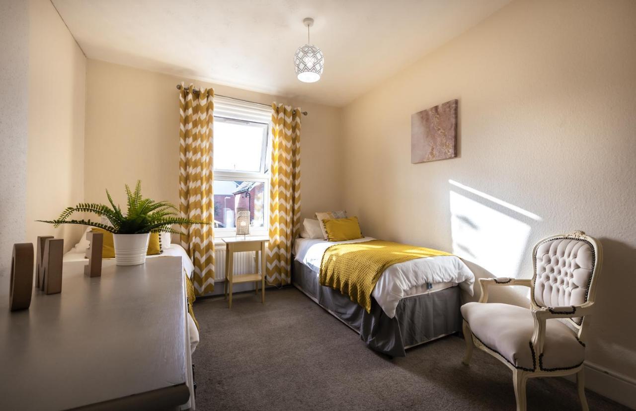 بورنماوث 3-Bedroom House L Fast Wi-Fi L Garden L Newly Decorated L Close To Shops And Restaurants المظهر الخارجي الصورة