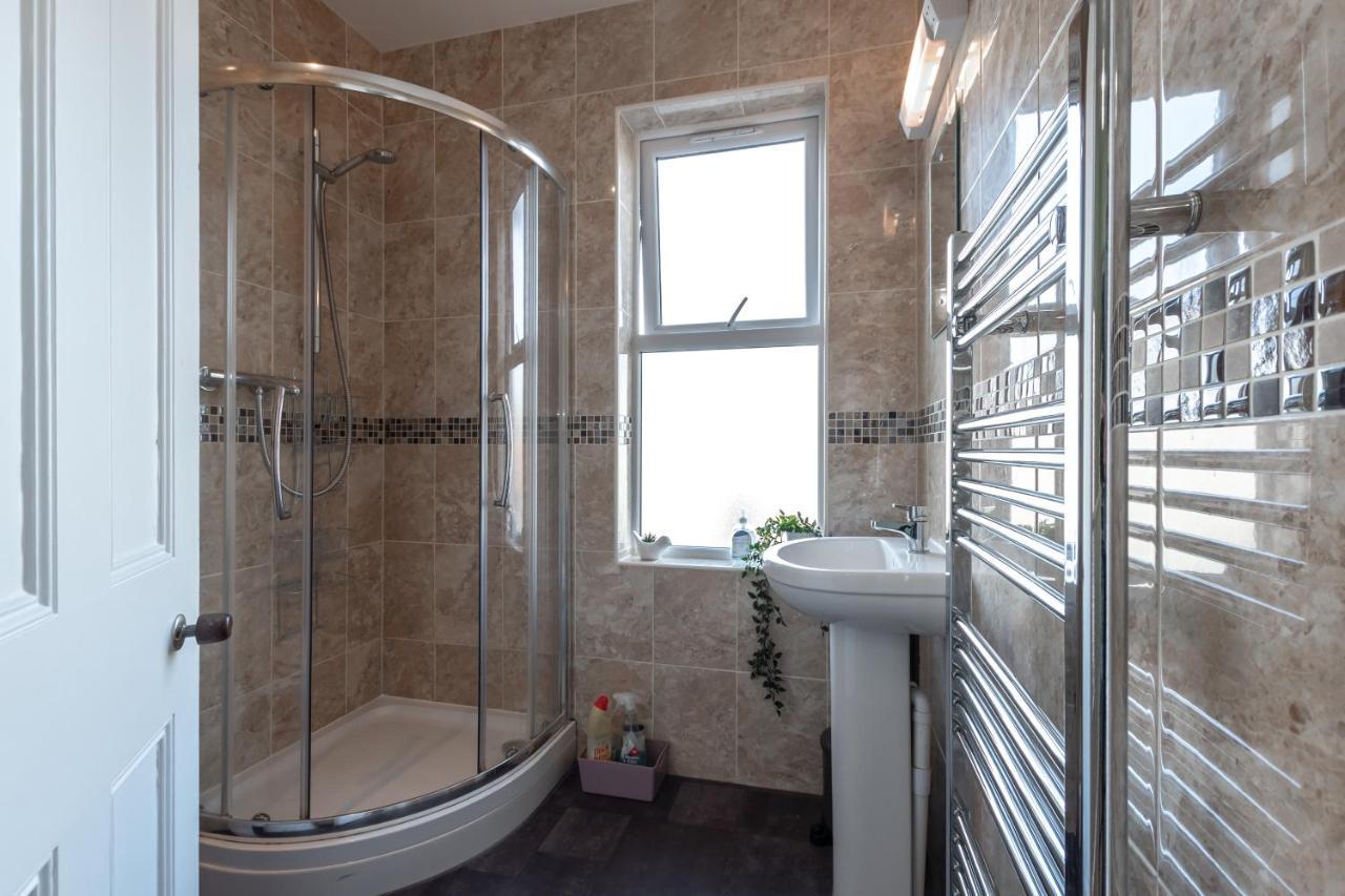 بورنماوث 3-Bedroom House L Fast Wi-Fi L Garden L Newly Decorated L Close To Shops And Restaurants المظهر الخارجي الصورة